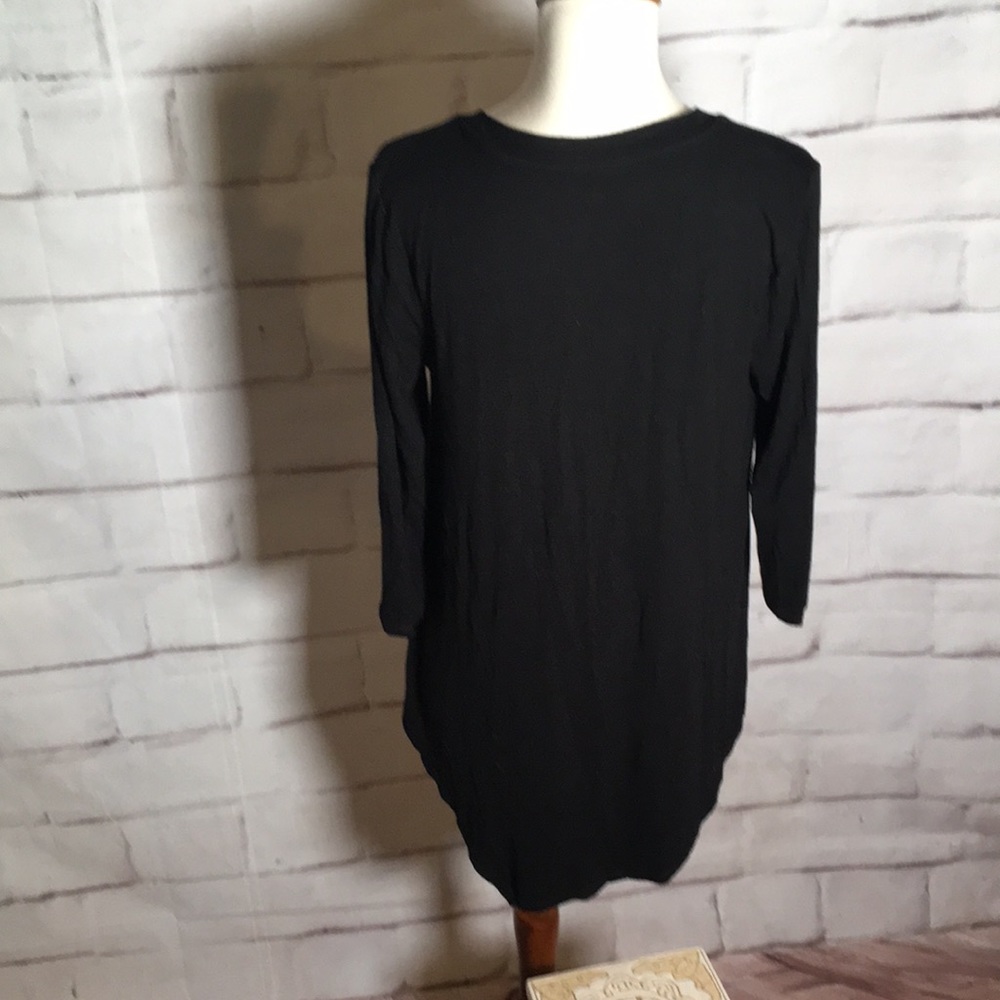 Three Dots Ribbed V Neck Flowy Tee - Picture 5 of 6